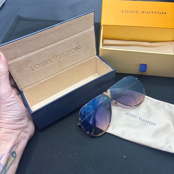 *LAST CHANCE EVERYTHING MUST GO* Louis Vuitton Studded Aviator Sunglasses - Picture 5 of 5